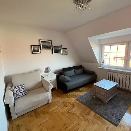 Kołobrzeska Mansarda, Narutowicza 8